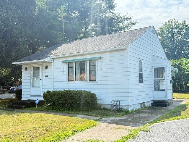 1st image of 1021 E 38th St