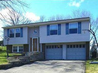 220 Old Farm Rd, Cranberry Township, PA 16066