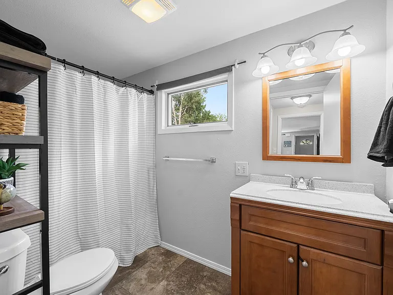 324 S Omaha Ave — Photo 7