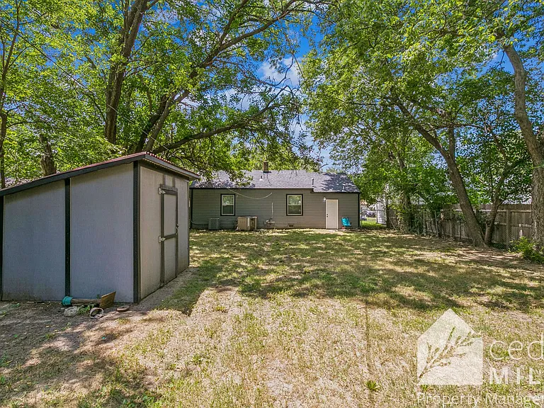 2502 S Mosley St — Photo 11