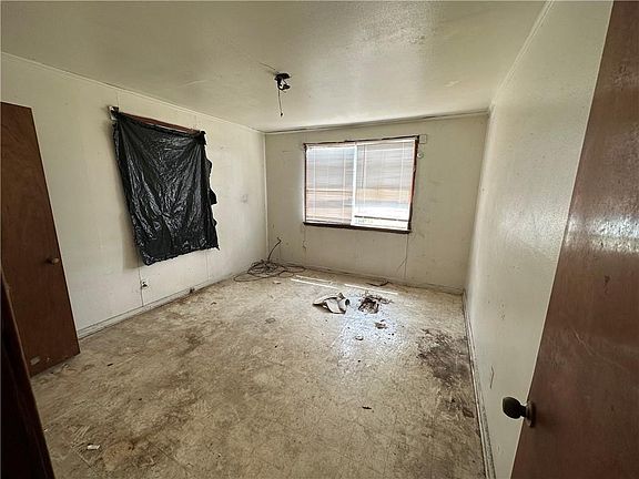 3rd image of 3216 Lawrence St
