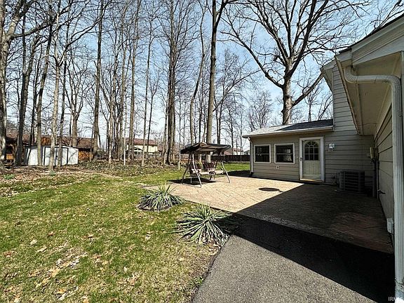 3rd image of 9324 Saratoga Rd