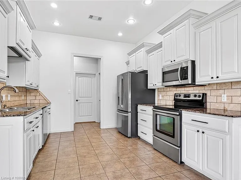 3725 Colfax Way — Photo 24