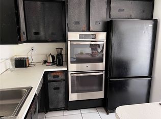 2410 NE 10th St #123, Hallandale, FL 33009