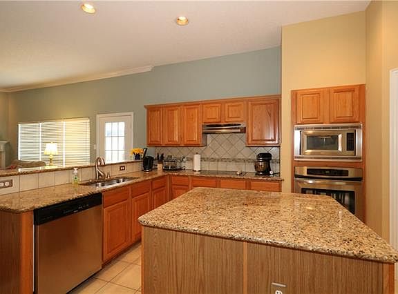 5th image of 829 Cheshire Dr