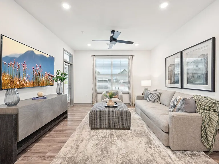 The Garrison Luxury Apartments — Photo 6