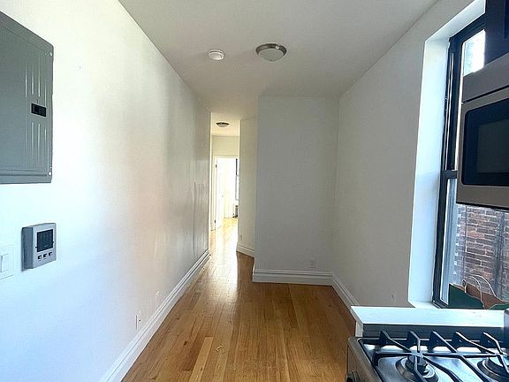 3rd image of 120 Macdougal St APT 15