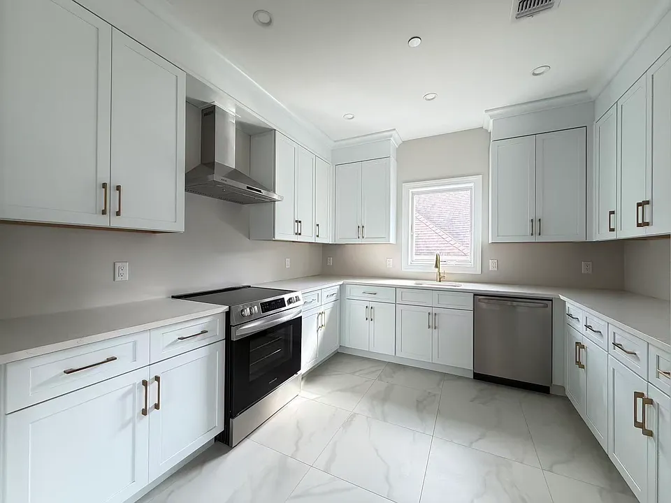 228 Sinclair Ave #2A