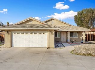 1012 W Latham Ave, Hemet, CA 92543
