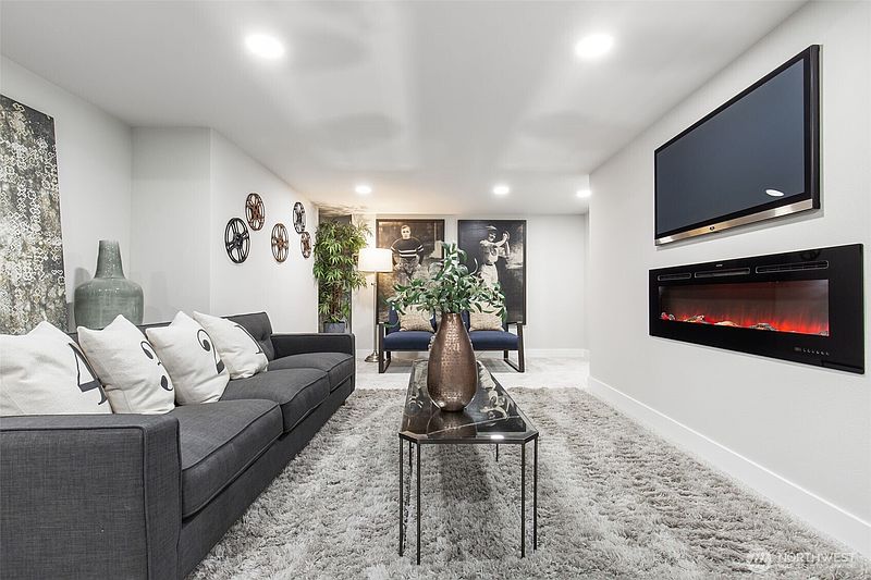 5th image of 4501 Hemlock Lane NW