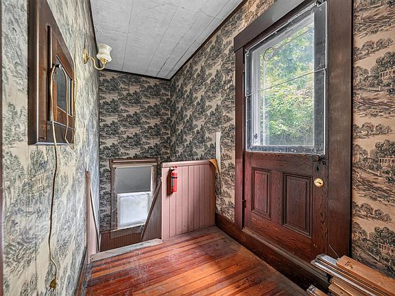 26th image of 336 Sunnyside Ave