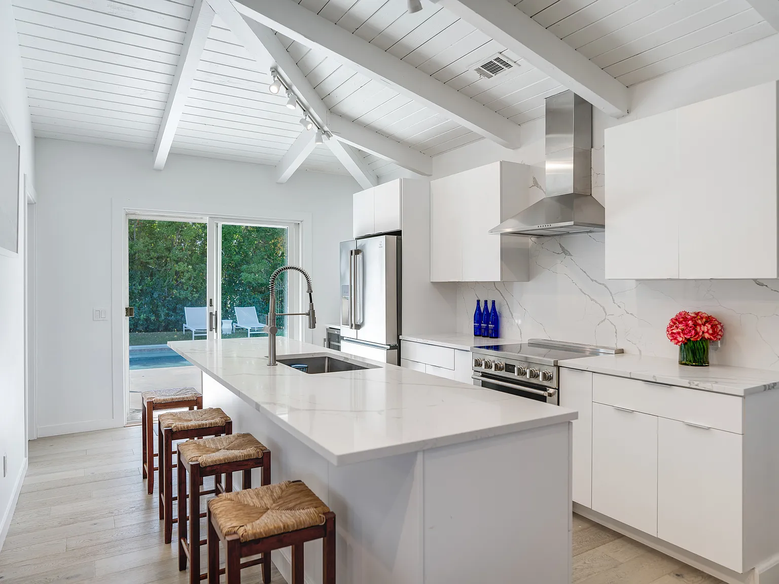 Montauk - Brand new 3 Bed with salt water pool and private beach — Photo 2