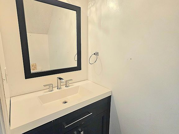 5th image of 728 Twin Brooks Ct