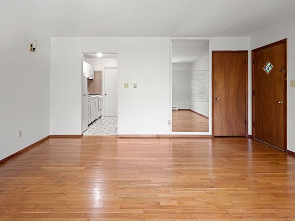 4th image of 8 Golf St APT A