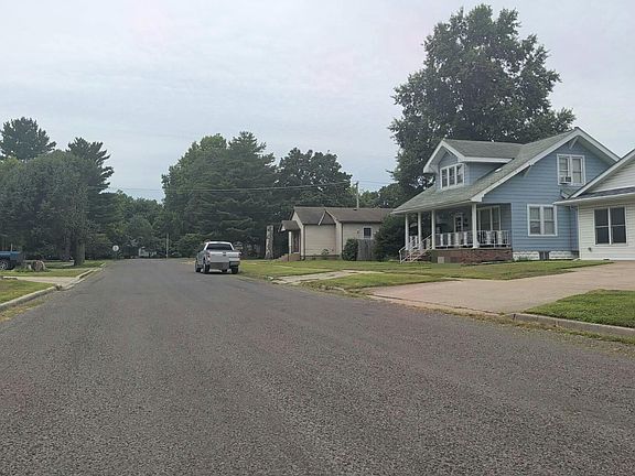 4th image of 115 W Maple St