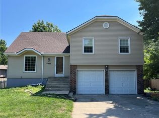 14833 S Brougham Dr, Olathe, KS 66062