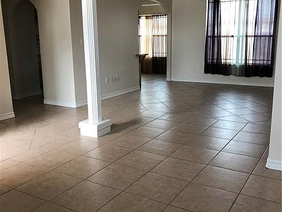 3rd image of 2916 Hondo Ave