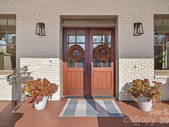 3rd image of 206 Meadowbrook Rd