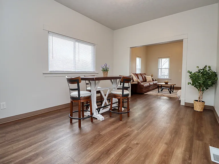 120 W G St — Photo 6