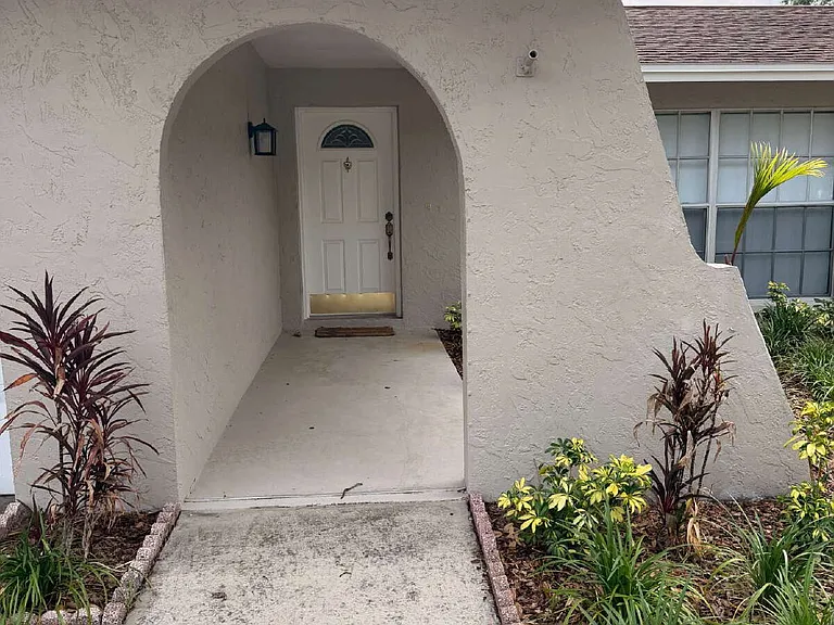 14001 Dominion Ct — Photo 4