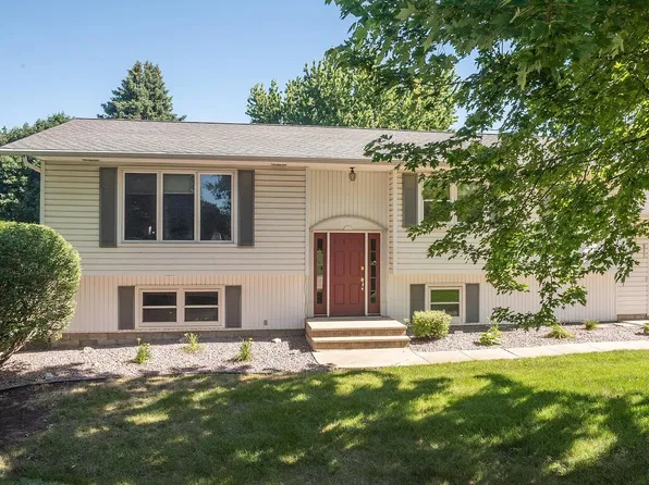 803 2nd St SW, Orange City, IA 51041