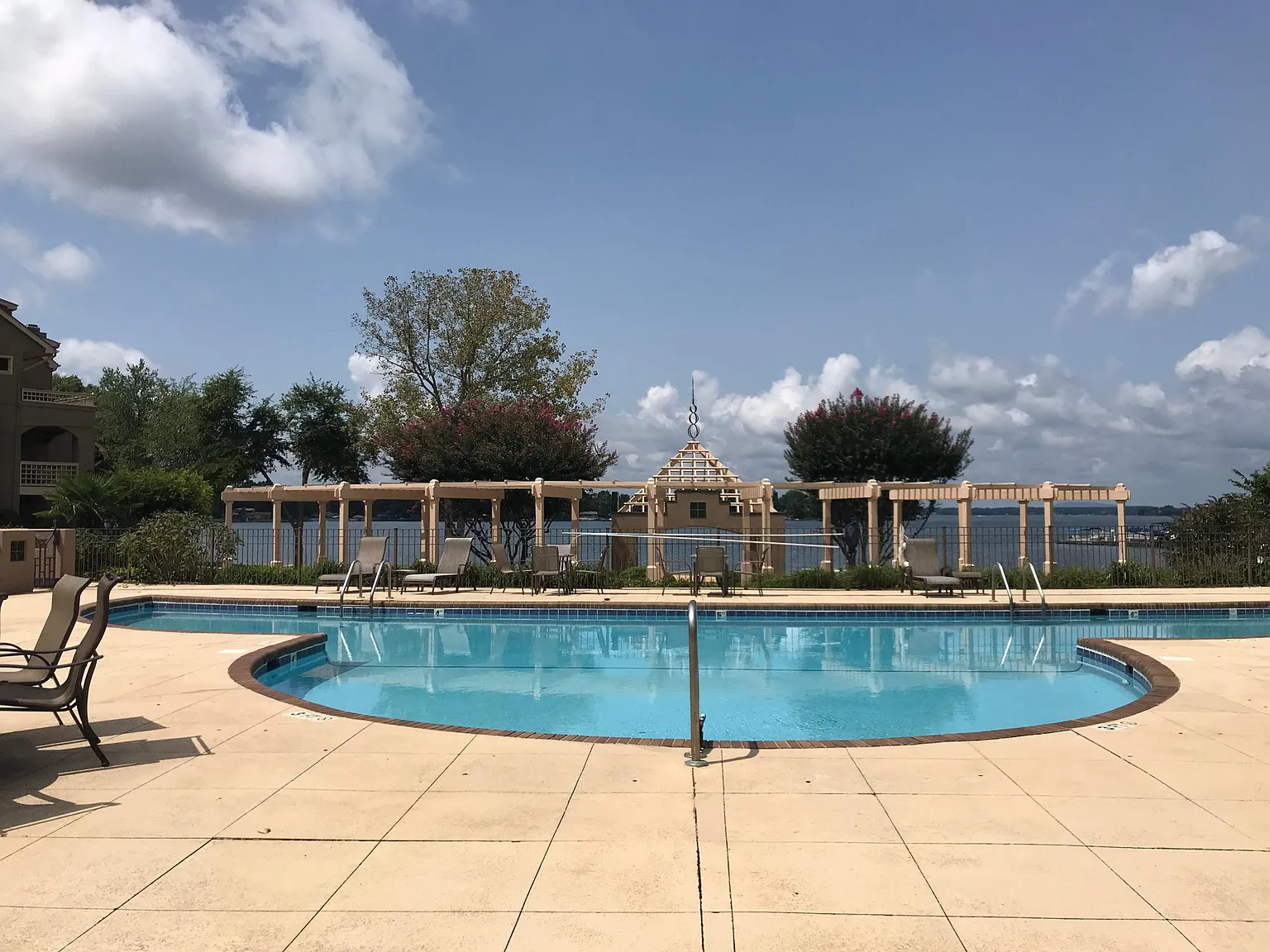 2 bed, 1049 sqft, $2,300 — Photo 4