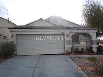 Front of House - Entrance to the right side