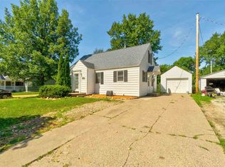 819 4th St, Kalona, IA 52247