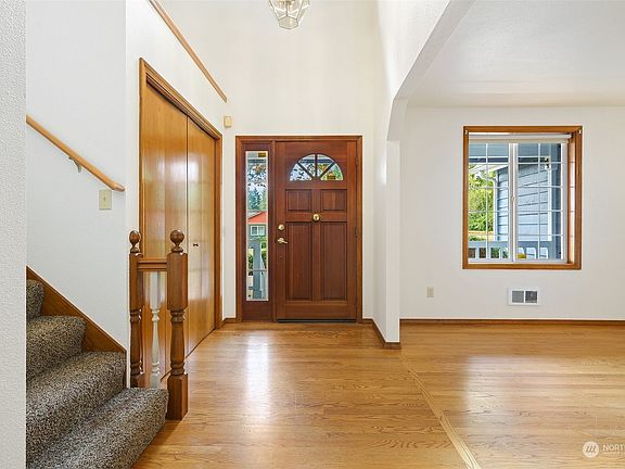 5th image of 210 E Fairfield Court