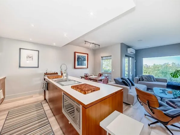 2124 17th St E #201, Calgary, AB T2T 4M4