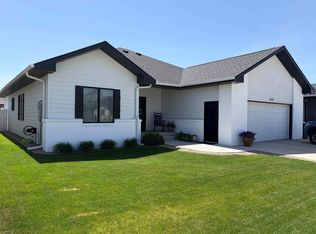 3518 ORIOLE DR., North Platte, NE 69101