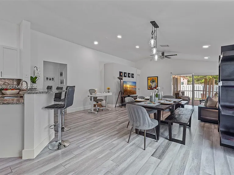 1356 Presidio Dr — Photo 3