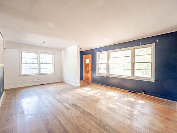 3rd image of 601 Locust Ave