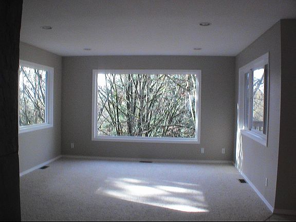 3rd image of 103 McMenomy Dr