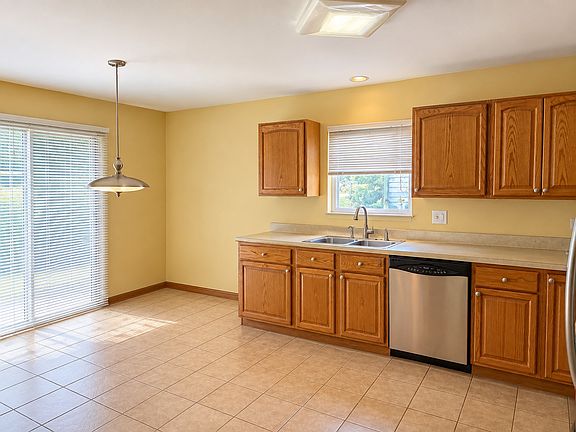 3rd image of 1785 Red Willow Rd