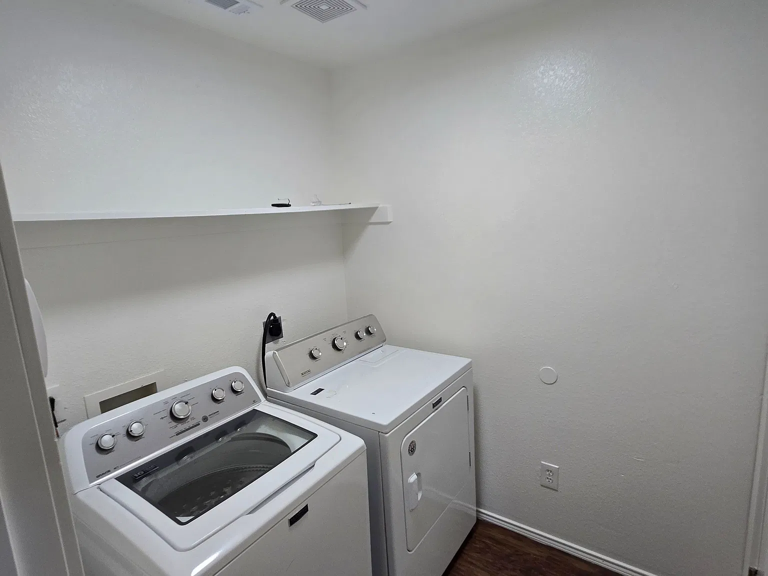 3 bed, 2.0 bath, $2,400 — Photo 2