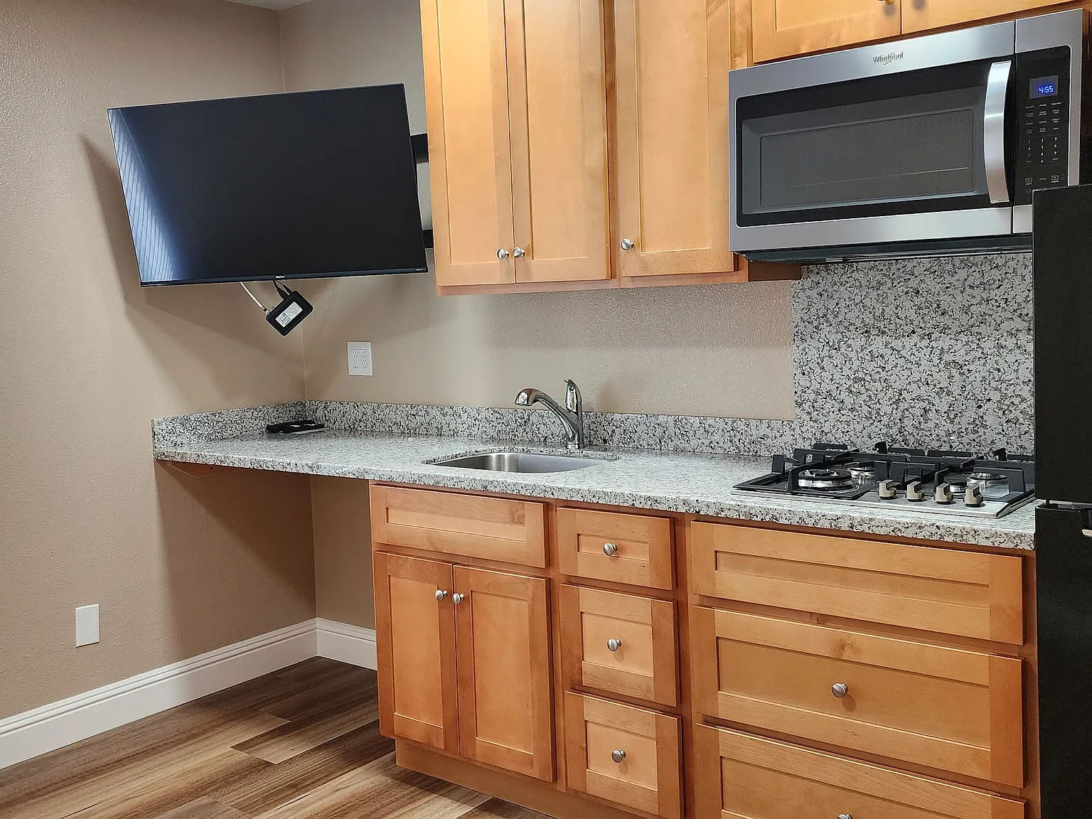 Studio, 300 sqft, $1,600 — Photo 4