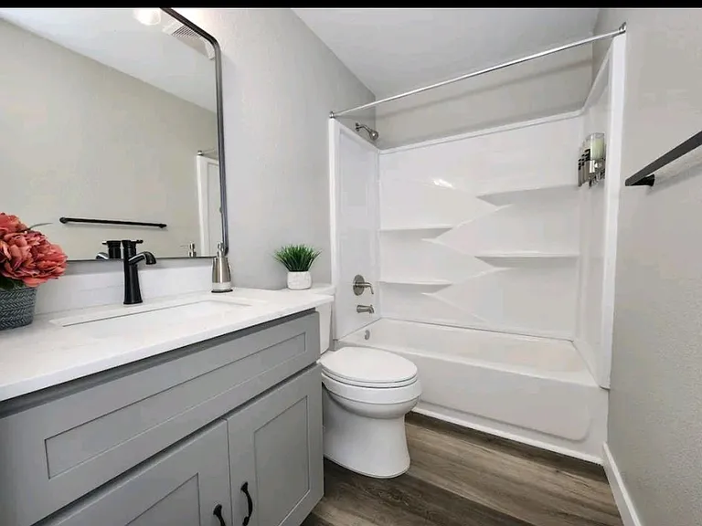 1737 S 305th Pl #D — Photo 2