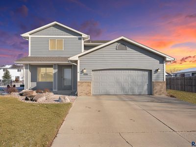 1006 Ash Grove St, Harrisburg, SD, 57032