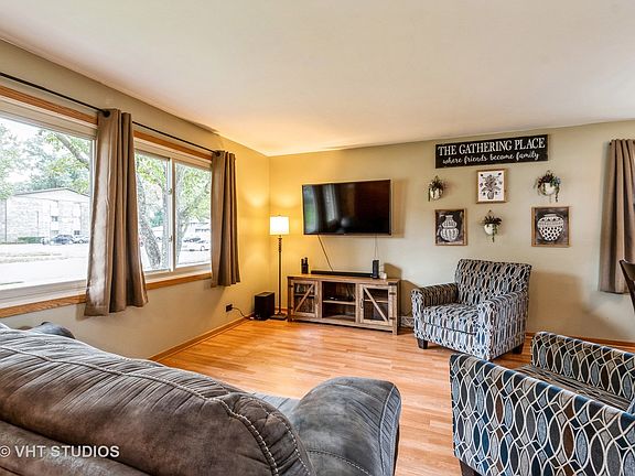 3rd image of 13510 Le Claire Ave