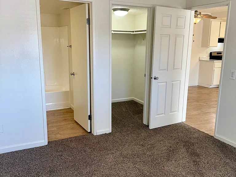 Mountain Gate Apartments — Photo 15