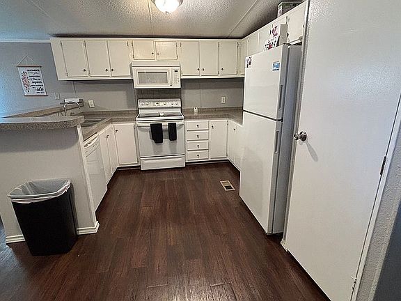 2nd image of 1731 Lionel St Lot 166