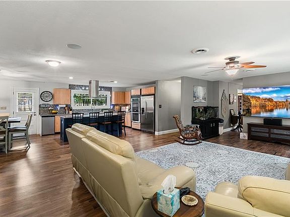 4th image of 3801 Mulberry Ln