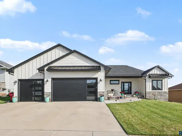 4008 N Interlachen Trl, Sioux Falls, SD 57107