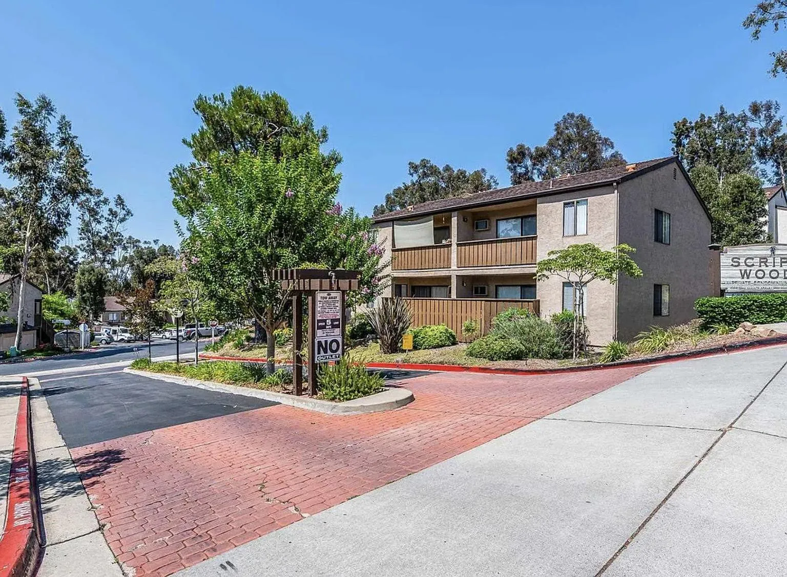 1 bed, 684 sqft, $2,400 — Photo 1