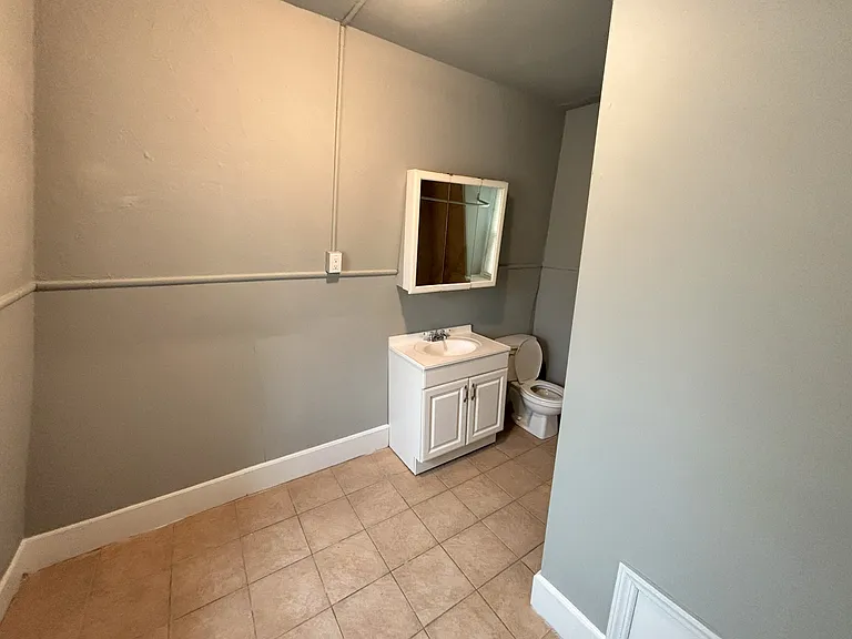211 Front St #4 — Photo 10