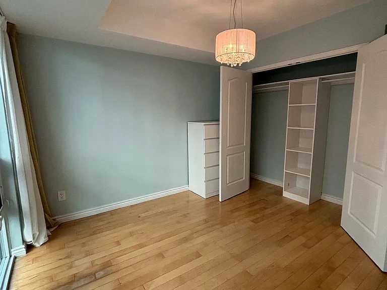 263 Wellington St W #905 — Photo 8