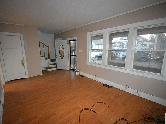 2nd image of 1621 W Palmer Ave