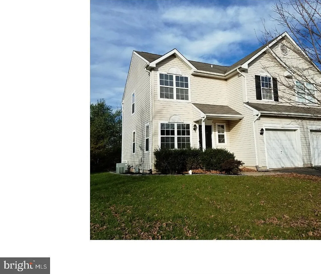 2 bed, 2.5 bath, 1489 sqft, $1,950 — Photo 1