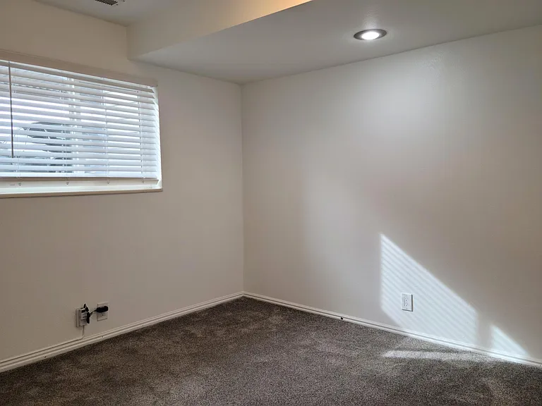 1683 Hickory Ln — Photo 10